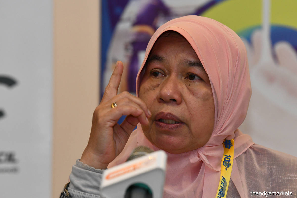 Zuraida says the encouraging outlook for China’s baking industry, with baking fats being one of the key raw materials, augurs well for the downstream segment of Malaysia’s palm oil sector. (Photo by Mohd Suhaimi Mohamed Yusuf/The Edge)